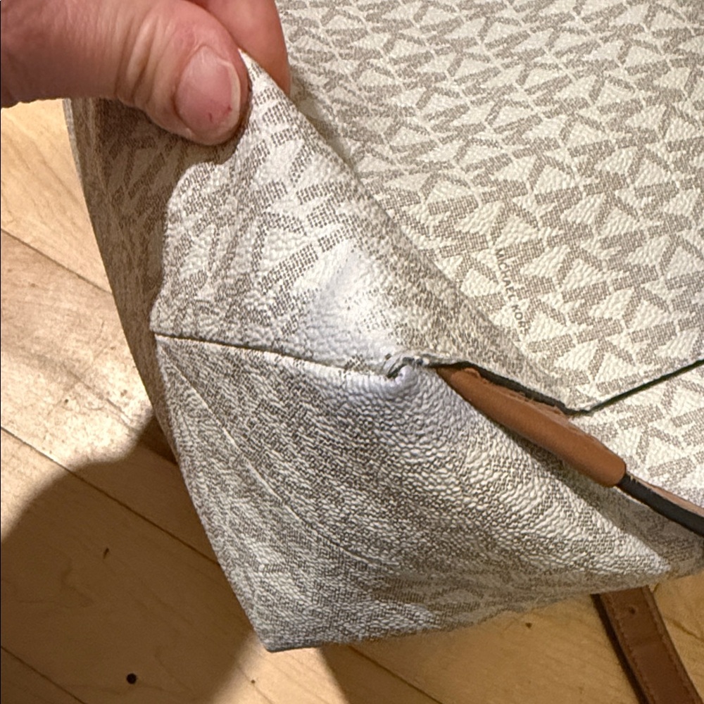 Michael Kors Rhea Medium Logo Backpack - Vanilla & Acorn|Like New - Picture 12 of 13